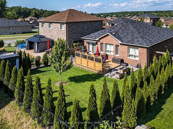 3rd image of 33 Beausoleil Dr