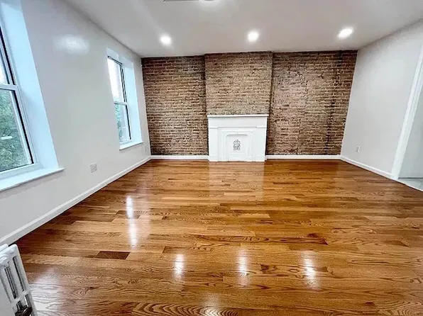 189 Gates Avenue image 1 of 18