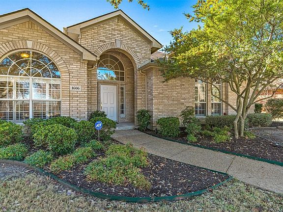 4th image of 1606 Lake Bluff Dr