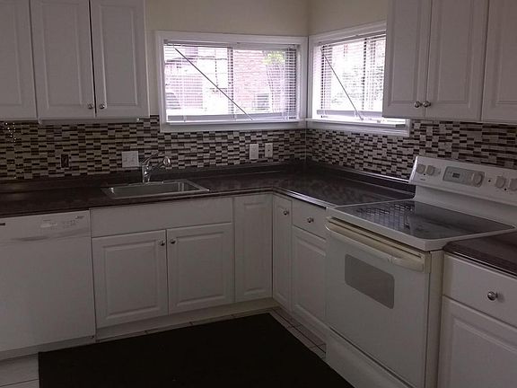 2nd image of 973-975 Kramer Ave