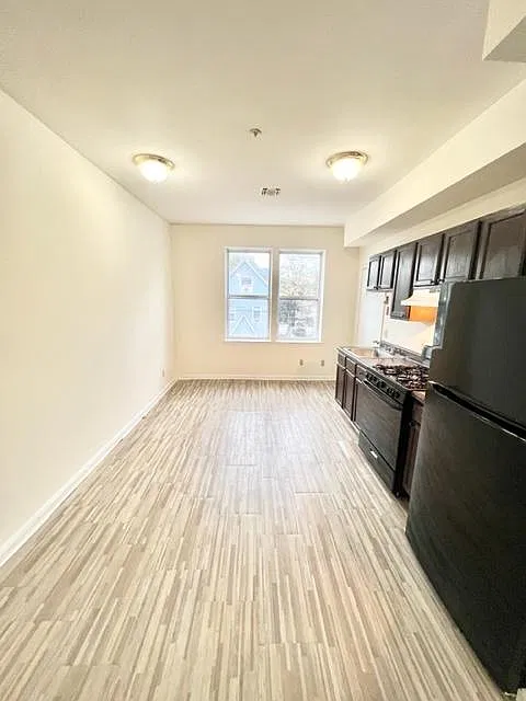 2 bed, $1,800 — Photo 2