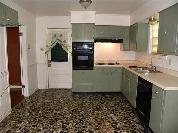 2839 Beverly Hills Rd, Memphis, TN 38128