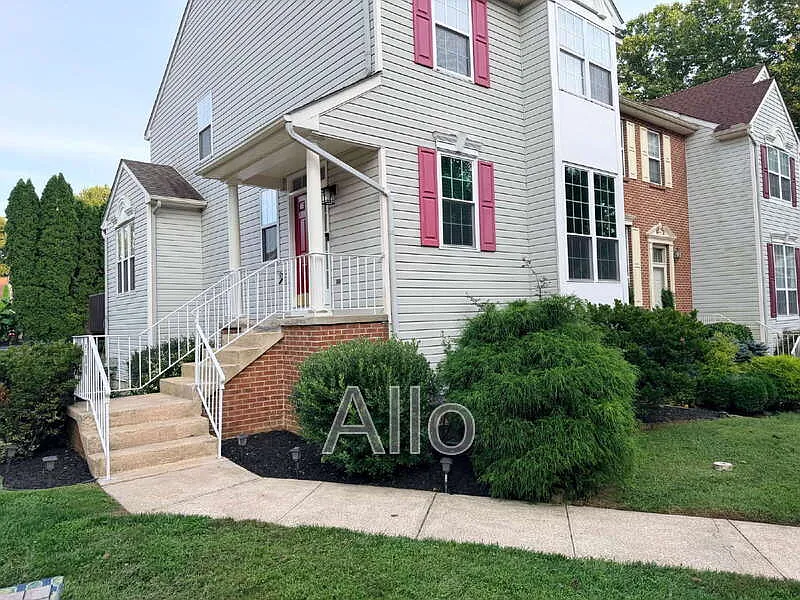 469 Woodstock Ln