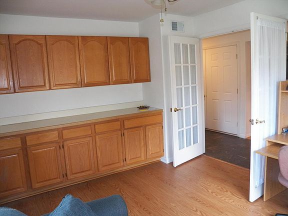 5th image of 1098A Canterbury Dr