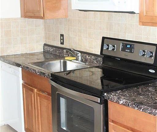 5th image of 7 Lexington Ct