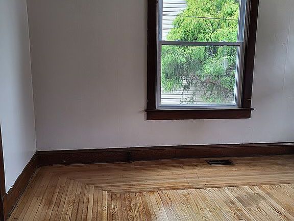 4th image of 603 E Van Trees St