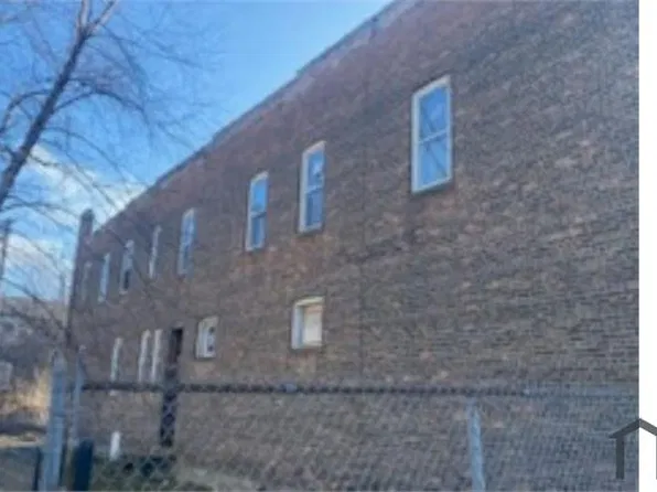 8657 S Manistee Ave #2F, Chicago, IL 60617