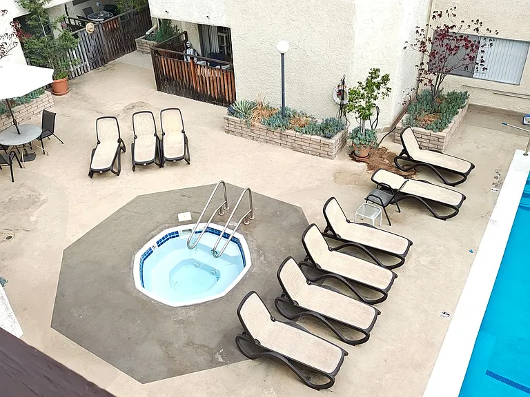Ben Lomond Apartments — Photo 5