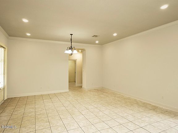 3rd image of 117 Hundred Oaks Dr