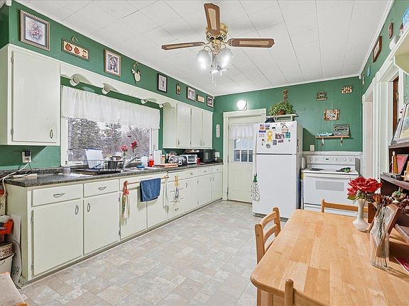 3rd image of 641 W Main St