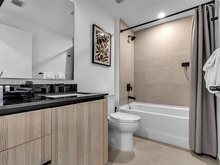 225 N Miami Ave #1701 — Photo 16