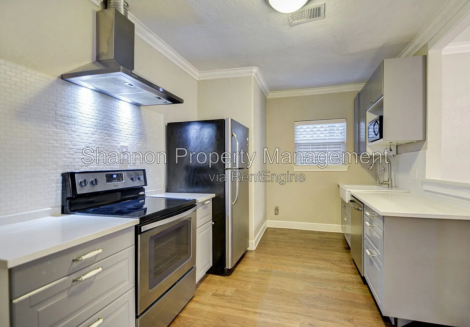 711 W 10th St — Photo 2