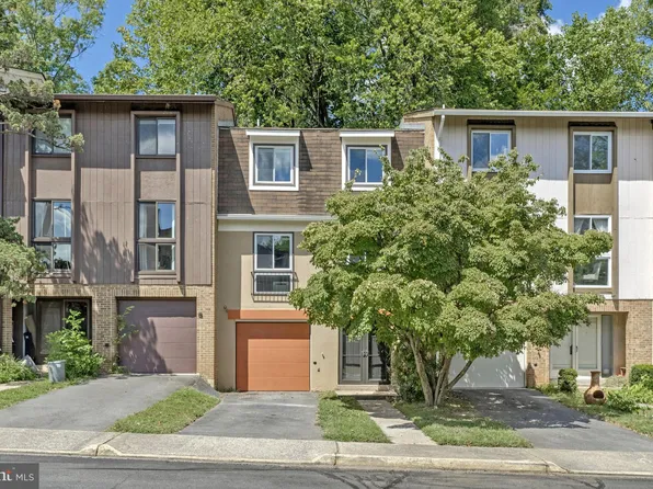 3007 Mission Square Dr, Fairfax, VA 22031