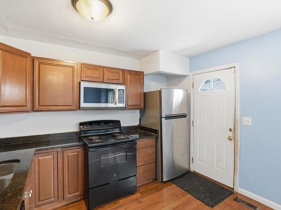 5th image of 515 Clairbrook Ave