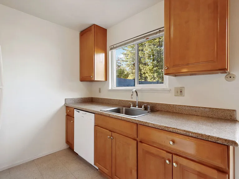 Westwood Apartments — Photo 21