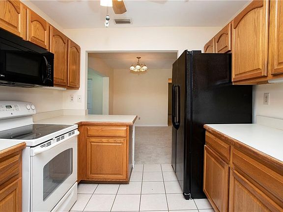 5th image of 990 8th Ave NE