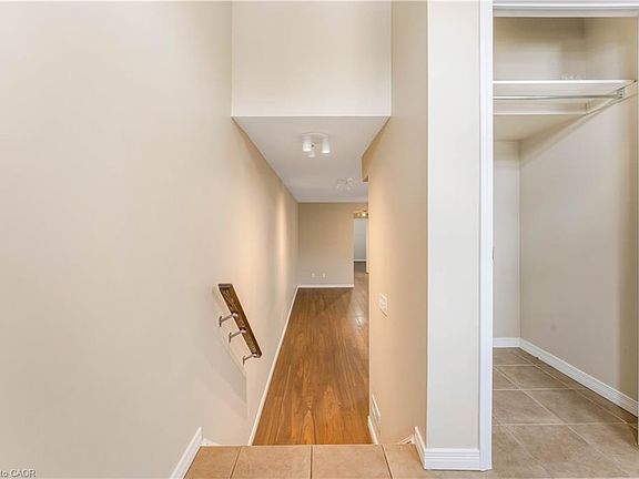 5th image of 931 Glasgow St #9A