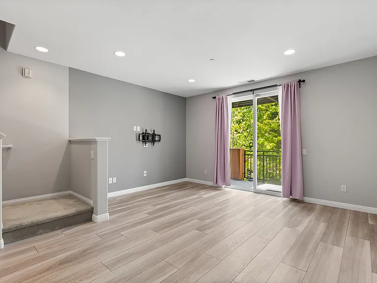 8620 Belford Ave #606 — Photo 4