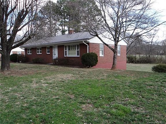 2nd image of 832 Meadowood Dr NE