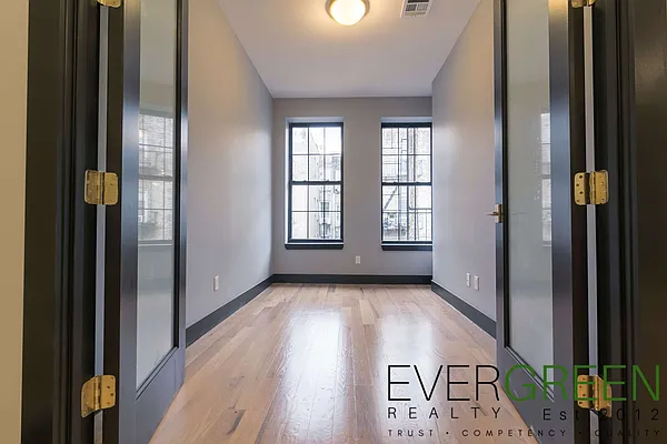 Rented by Evergreen Apartments BK | media 7