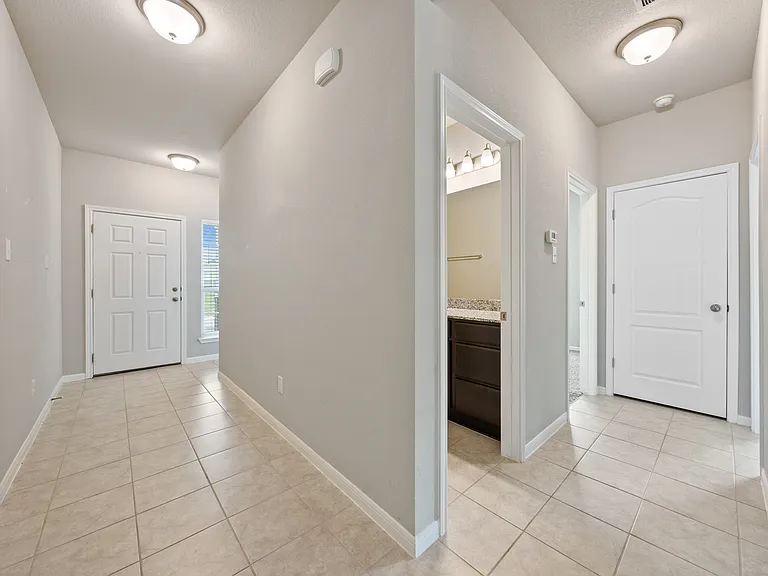 2217 Petersburg Ln — Photo 3