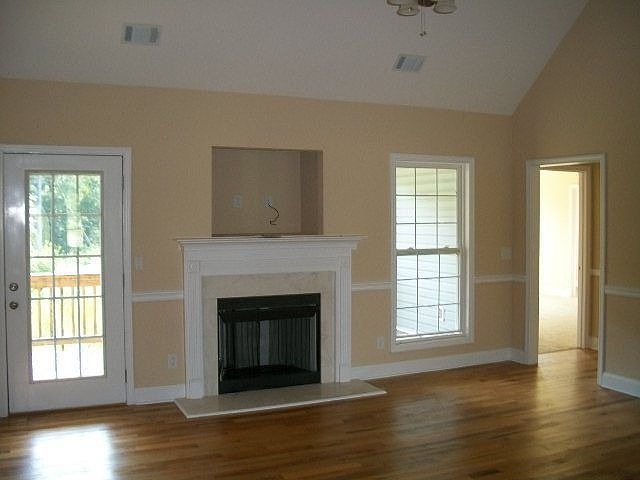 2nd image of 137 Chapman Ridge Rd