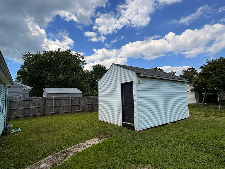1821 Andrews Blvd — Photo 31