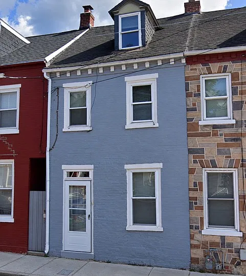 3 bed, 784 sqft, $1,595 — Photo 2