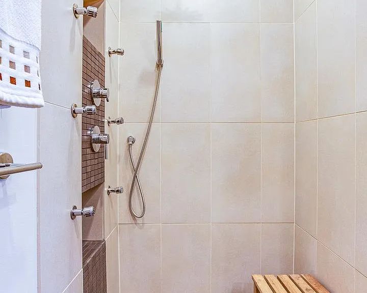 5755 Bavarian Ct — Photo 13