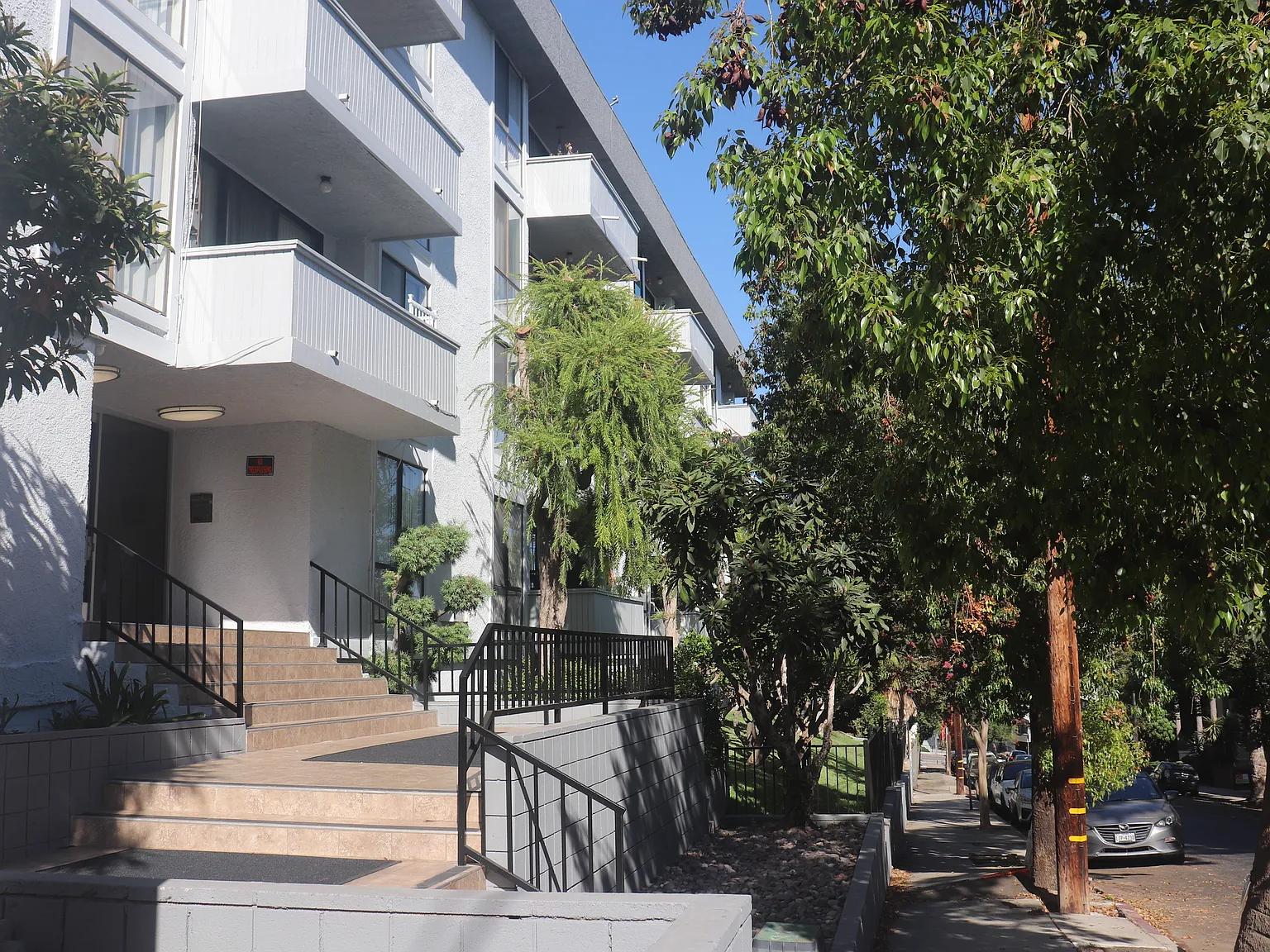 Hillside Terrace — Photo 3