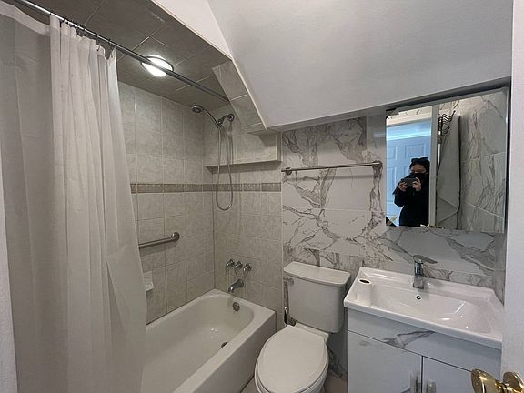 5th image of 112 Lewiston St Floor 1
