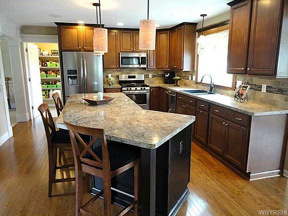 3rd image of 112 Caldwell Dr