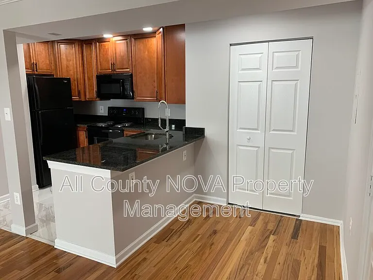 1611 Carriage House Ter #D — Photo 5