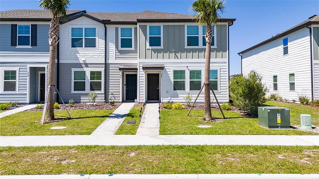 3 bed, 2.5 bath, 1424 sqft, $2,300 — Photo 1