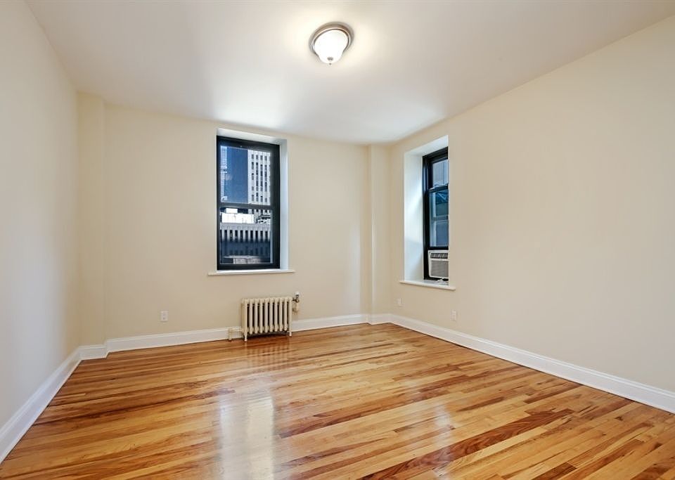 2nd image of 150 W 47th St APT 10C