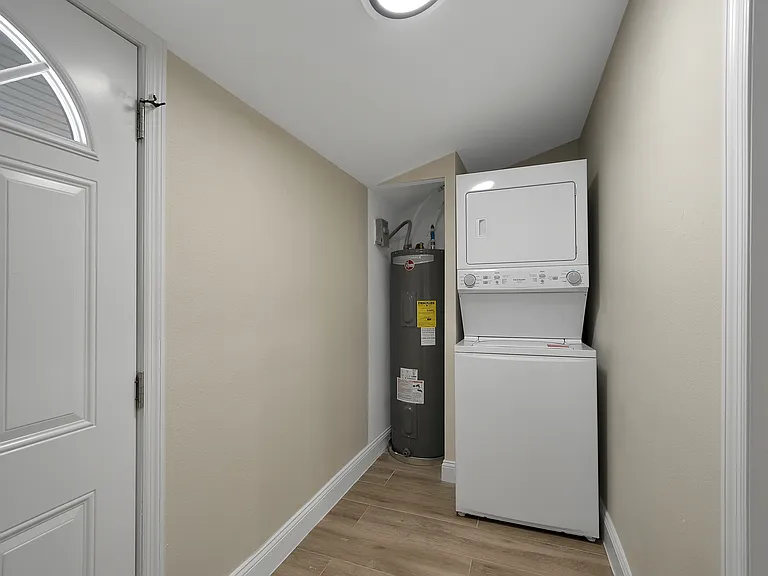 2509 W North B St — Photo 21