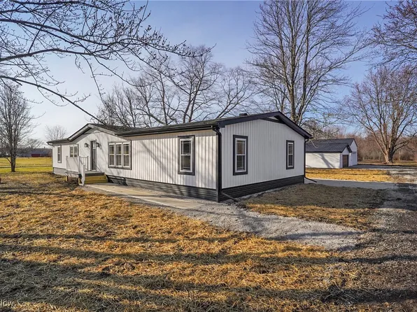 6043 State Route 303, Mantua, OH 44255