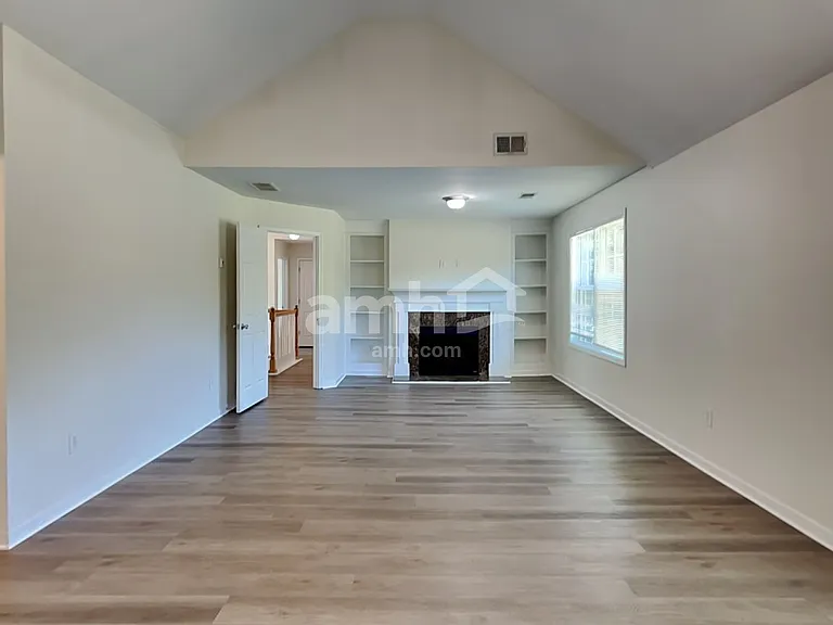 35 Hampton Pl — Photo 14