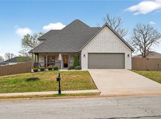 1040 Harrison St, Pea Ridge, AR 72751