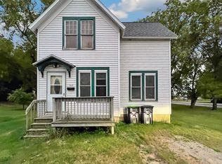 915 6th Ave, Menominee, MI 49858