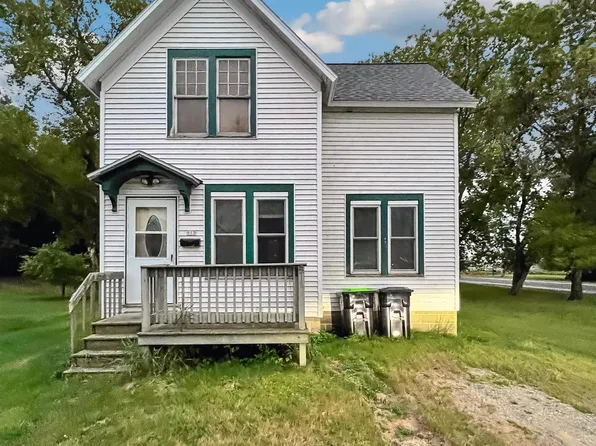915 6th Ave, Menominee, MI 49858