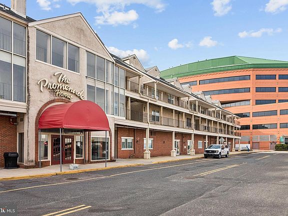 4th image of 4023 Main St