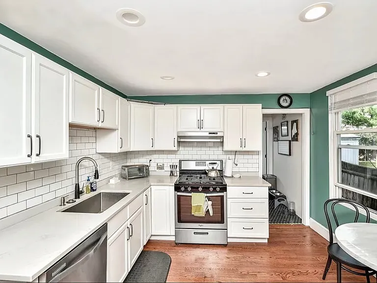 35 Barr St #1 — Photo 3
