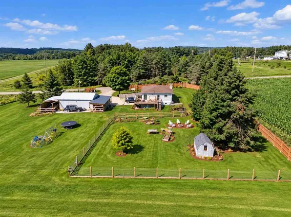 1705 McDougal Rd, Petoskey, MI 49770