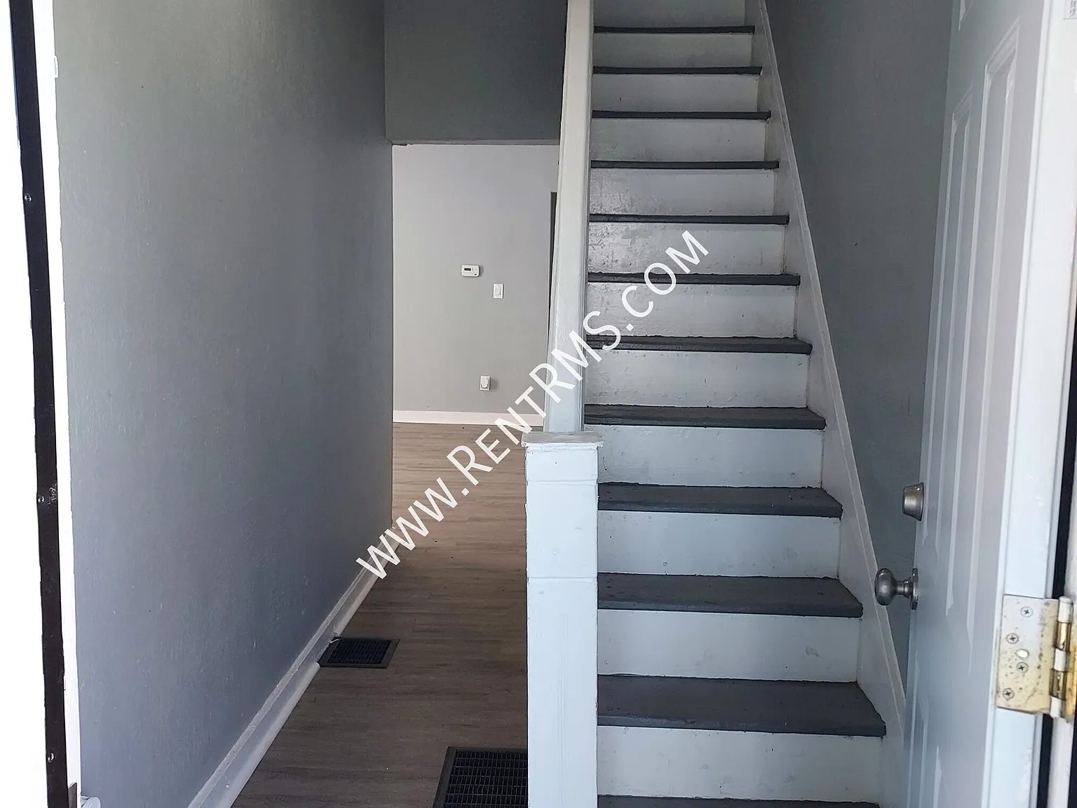 541 Ne Grattan St - 3 Bed/1.5 Bath — Photo 2