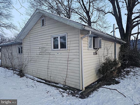 3rd image of 1054 Water Gap Ln