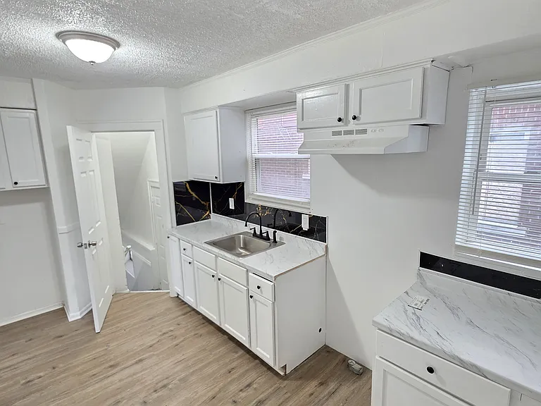 15763 Robson St — Photo 10