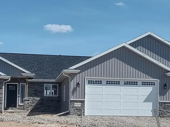 N1374 Meadow Park Dr, Greenville, WI 54942