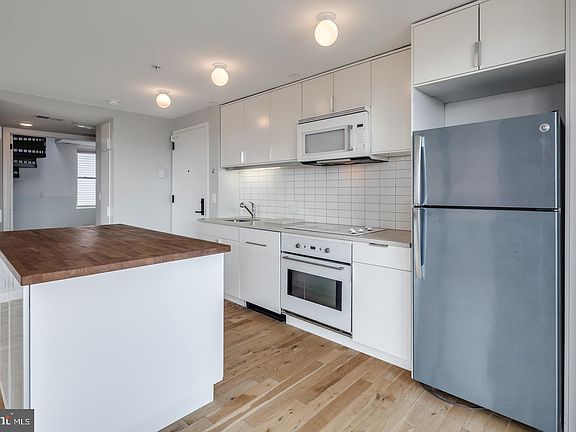 2nd image of 2101 Kimball St #3