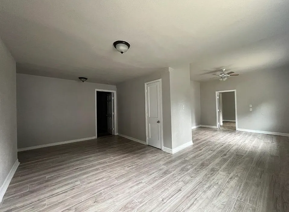 3 bed, 2251 sqft, $1,575 — Photo 2